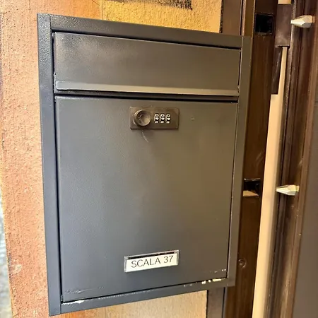 Scala 37 Interno 2, Trastevere, * Rom