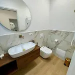 Scala 37 Interno 2, Trastevere, *